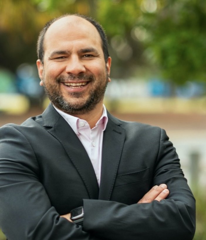 Mahmoud Efatmaneshnik